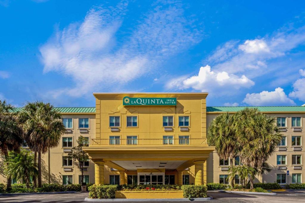 La Quinta by Wyndham Miami Cutler Bay Main image 1